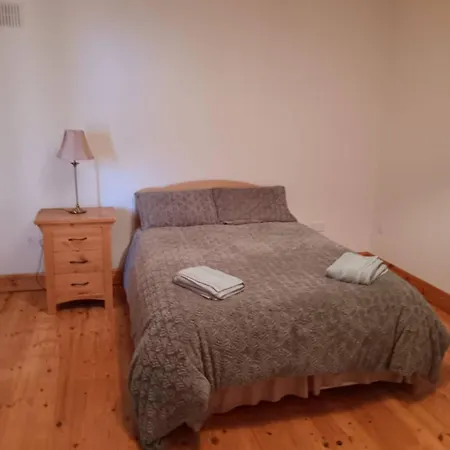 In Guest - 4, Williamstown, Ireland Guest house *